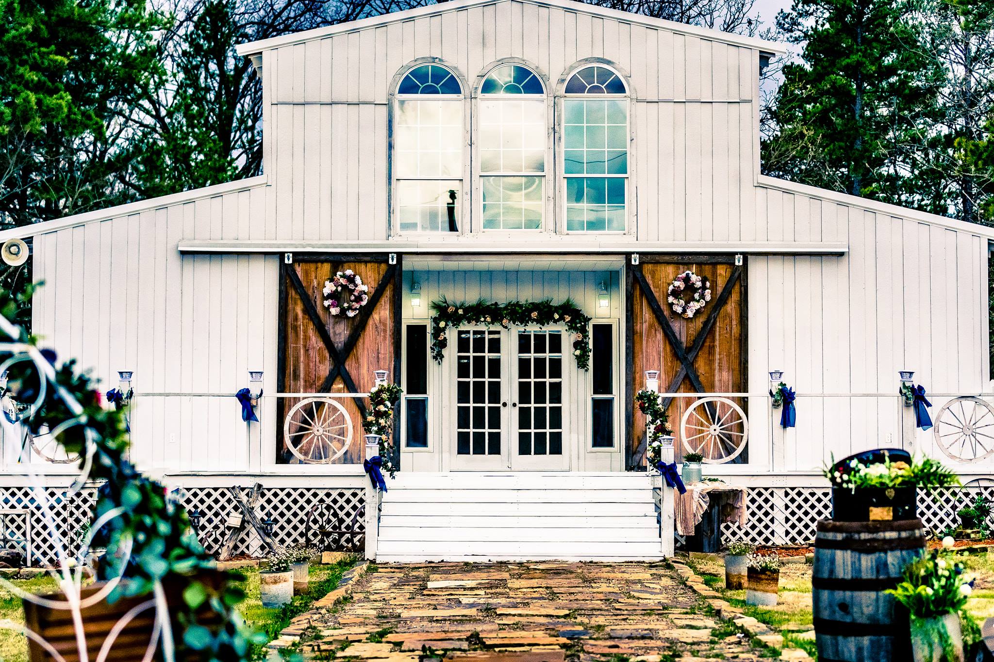 54731167_2092312100817304_7439280538067664896_o Pistols & Pearls